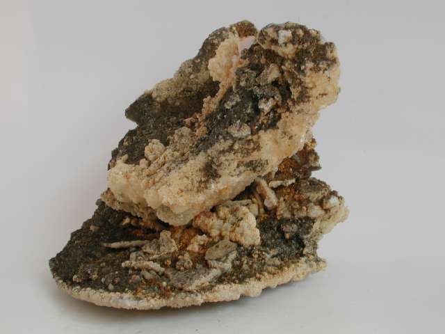 Pyrit auf Calcit Trepca