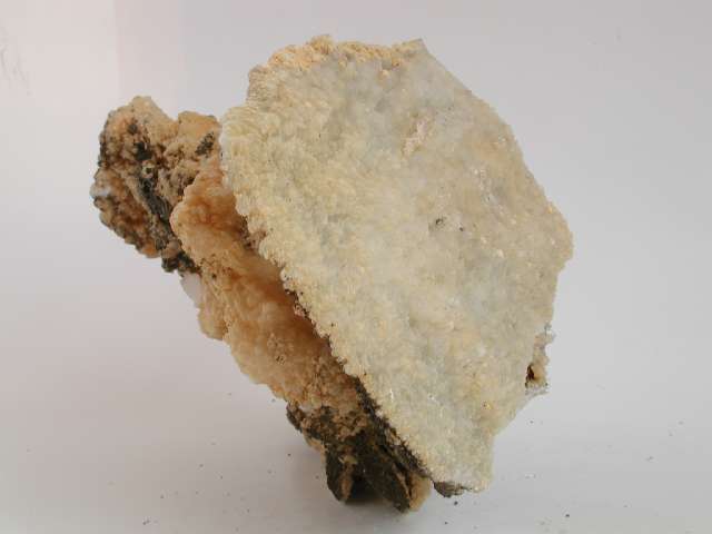 Pyrit auf Calcit Trepca