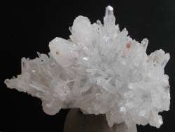 Calcit, Rhodochrosit auf Bergkristall Trepca (SOLD)